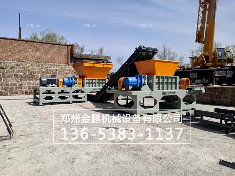 我公司轮胎撕碎机的发货现场