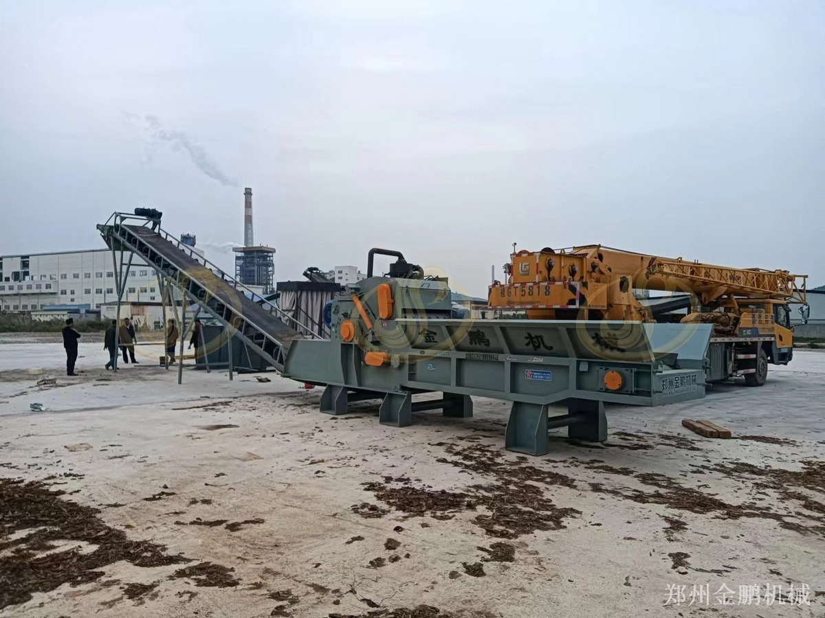 郑州金鹏大型木材粉碎机处理大块木质来料