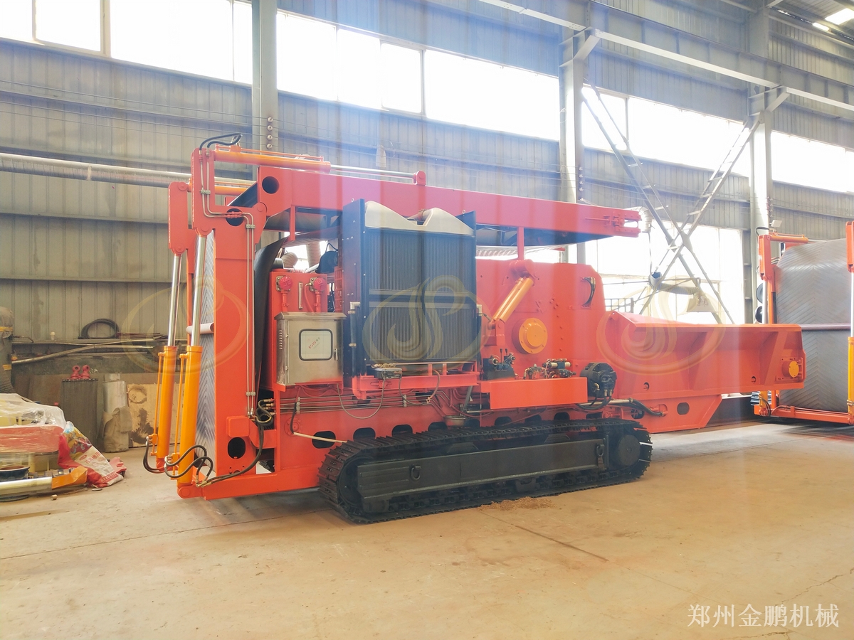郑州金鹏大型移动木材破碎机现场破碎木质来料
